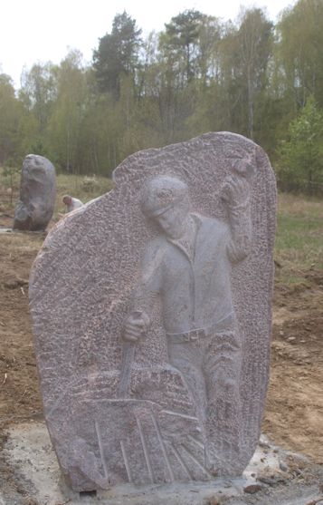 - den Stein bearbeiten - Granitrelief Groß-Ziethen